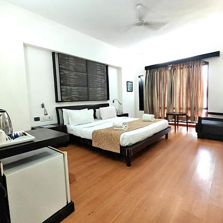 Hotel The Sky Imperial, Gandhinagar Esterno foto