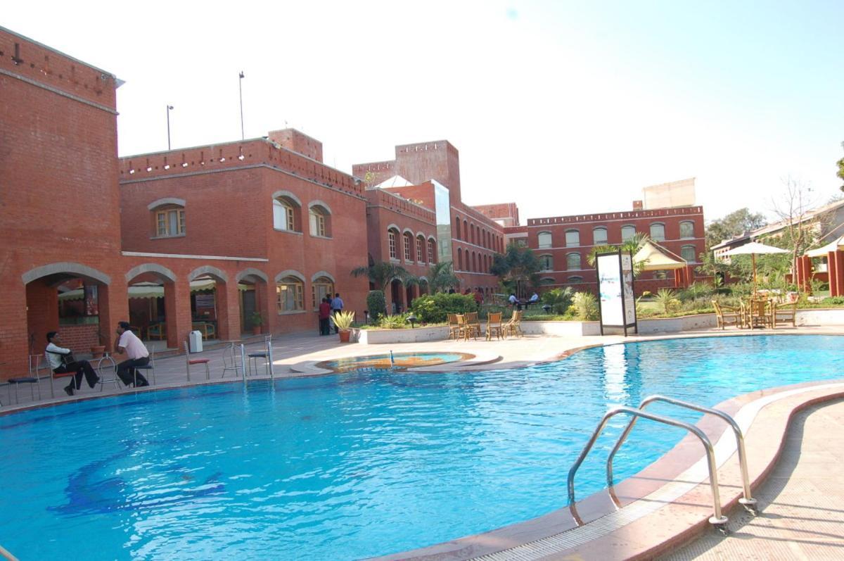 Hotel The Sky Imperial, Gandhinagar Esterno foto