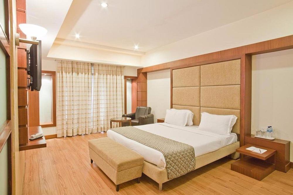 Hotel The Sky Imperial, Gandhinagar Esterno foto