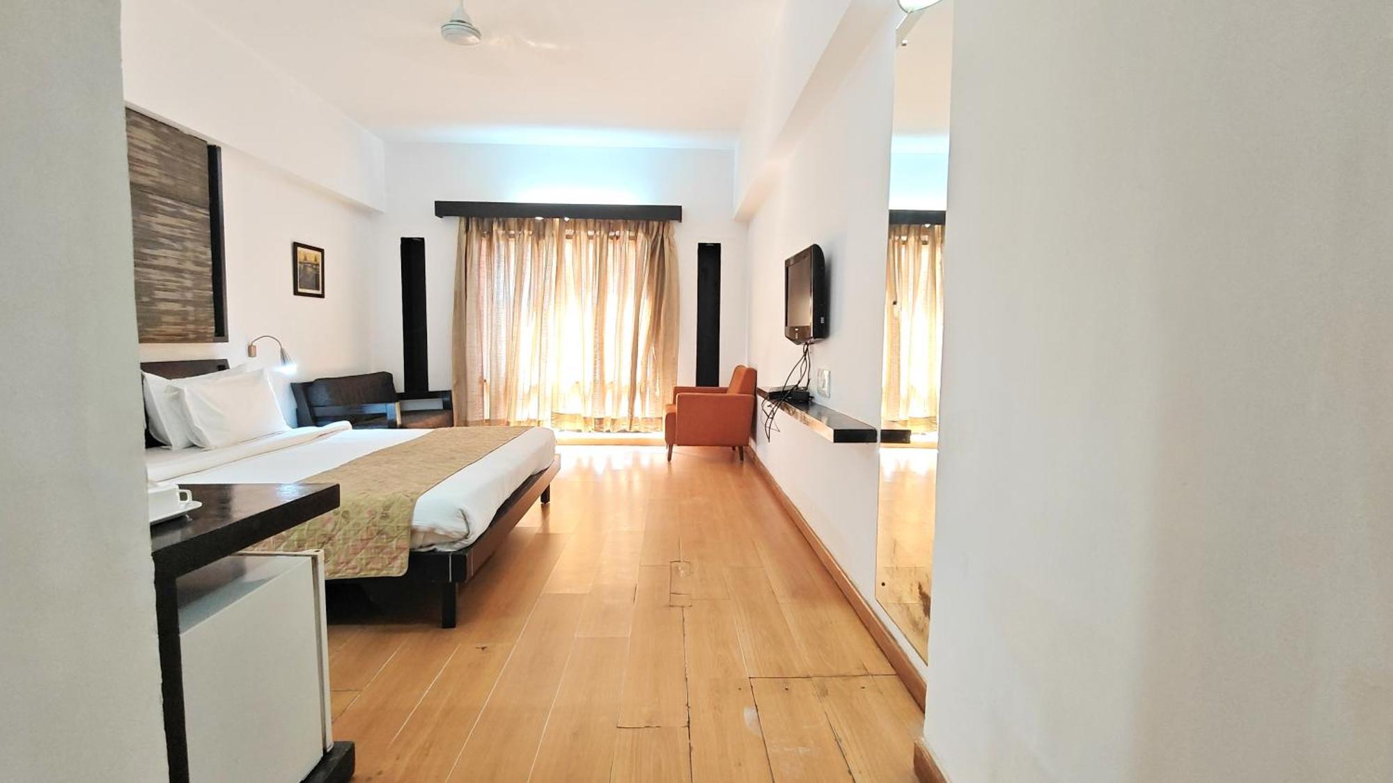 Hotel The Sky Imperial, Gandhinagar Esterno foto